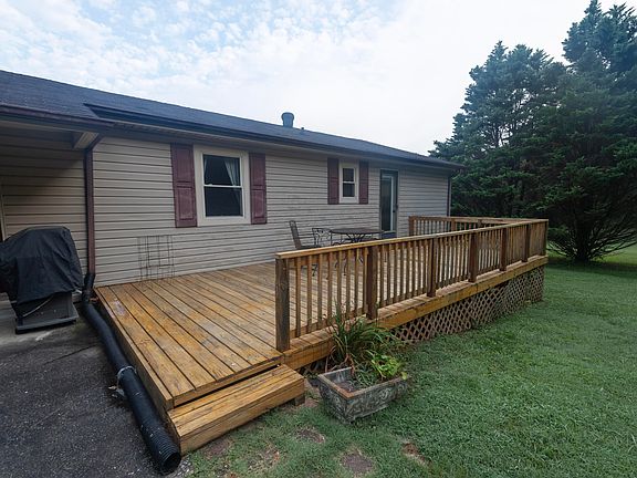 5th image of 373 United Cir