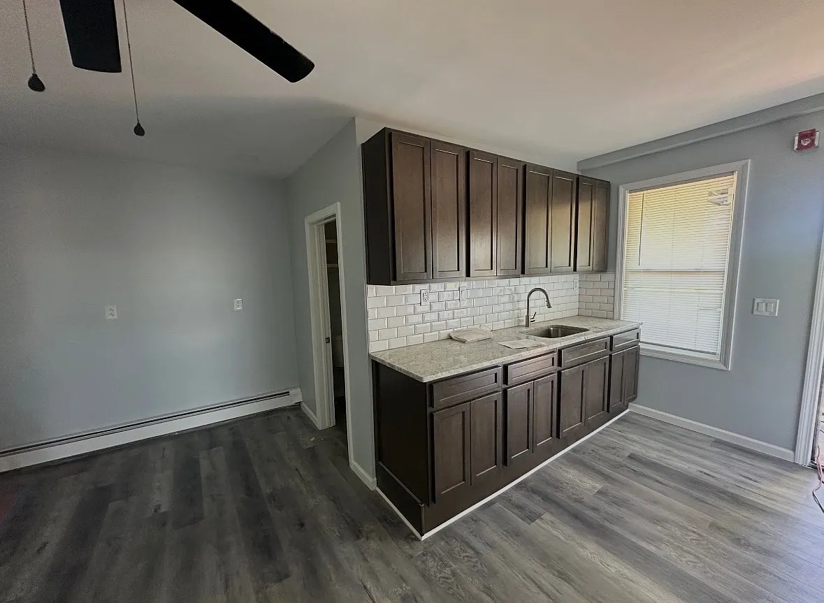 3 bed, $1,900 — Photo 1