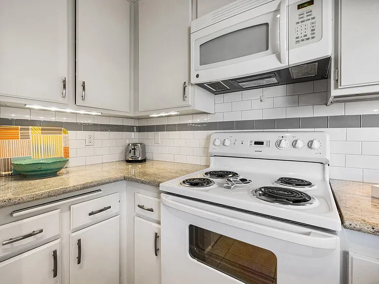 48950 Desert Flower Dr — Photo 10