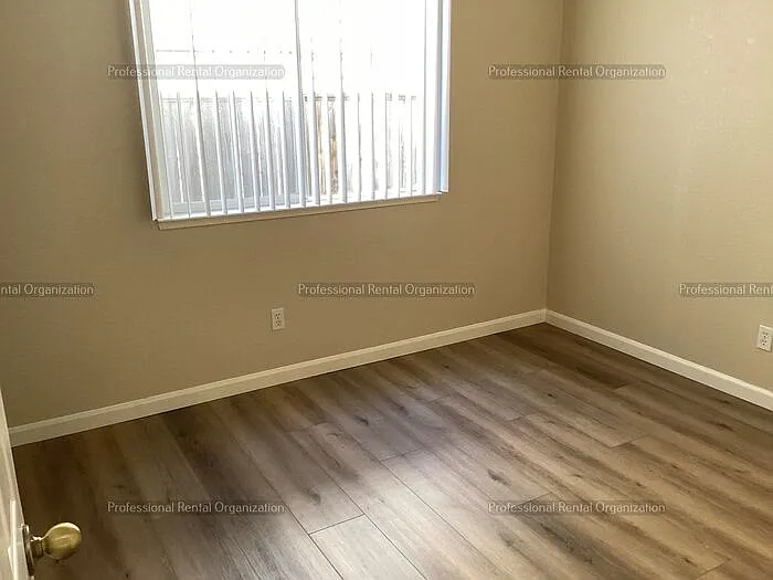 2921 W Creek Ln — Photo 10