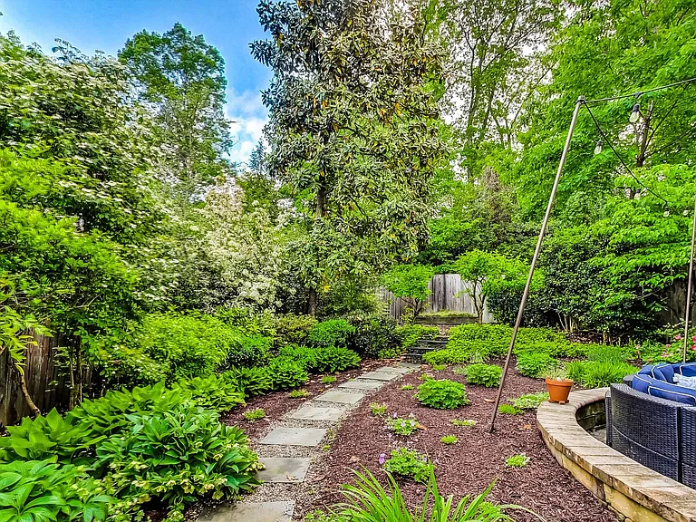 4831 Calvert St NW — Photo 47