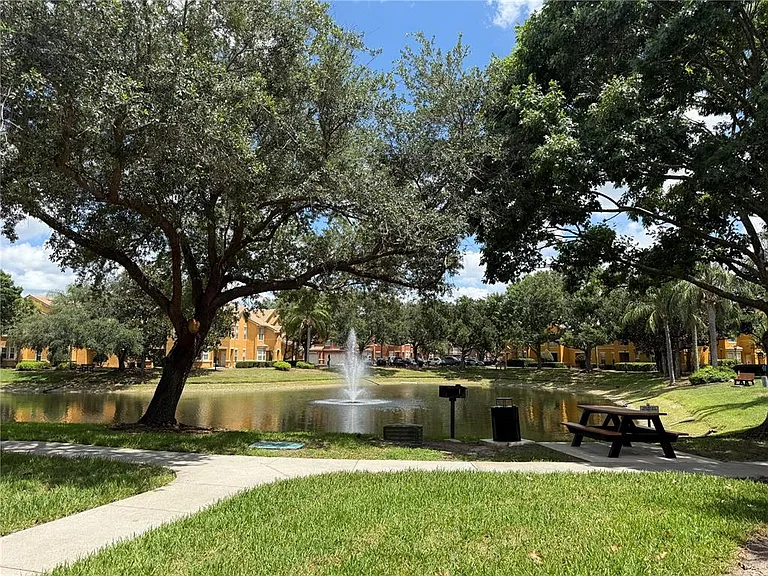 8801 Villa View Cir #202 — Photo 34