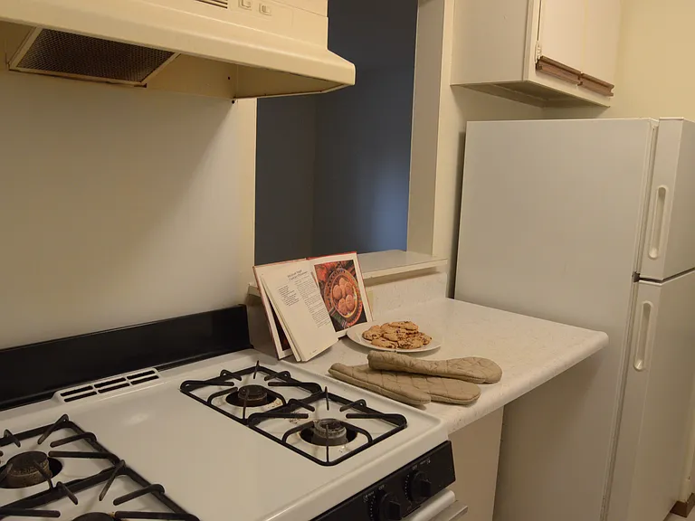 Cambridge Woods Apartments — Photo 38