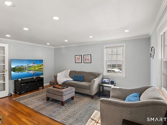 3rd image of 49 Minivale Road