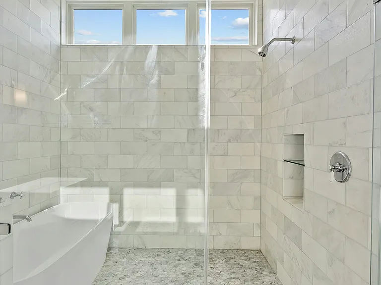 2518 Sutherland St — Photo 13