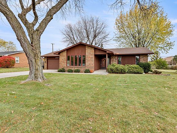 3rd image of 4707 Woodstock Dr