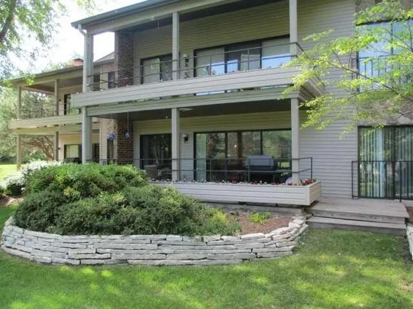 36 Abbey Villa Cir #36, Fontana, WI 53125