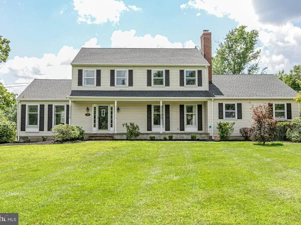 21 Sleepy Hollow Ln, Belle Mead, NJ 08502