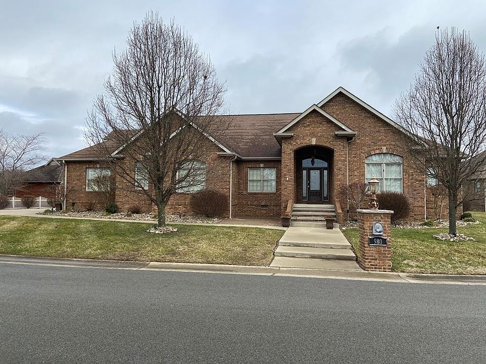 1st image of 980 Crestwood Dr
