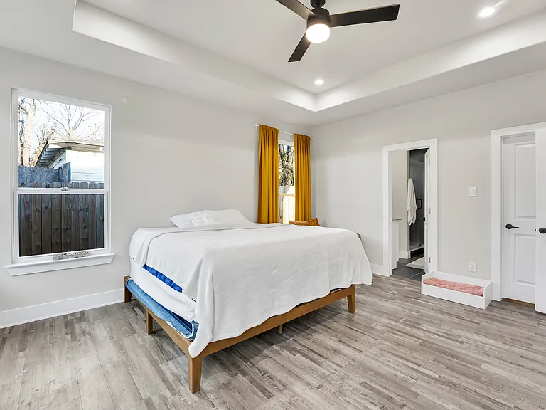 4621 Collins Ave — Photo 22