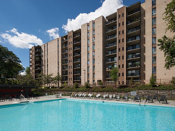 4th image of 6034 Richmond Hwy APT 0411