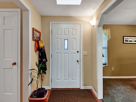 3rd image of 4 Cottonwood Glen Dr