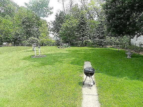 4th image of 338 Blaine Ave