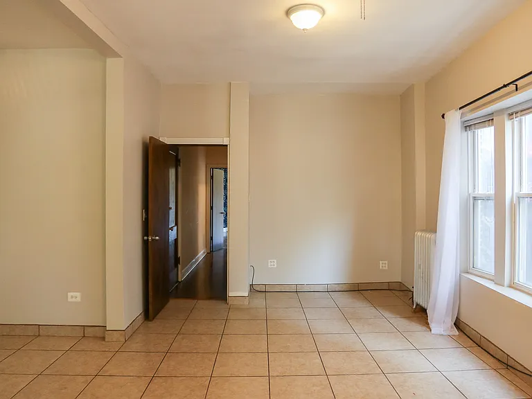 1449 W Argyle St #2 — Photo 6