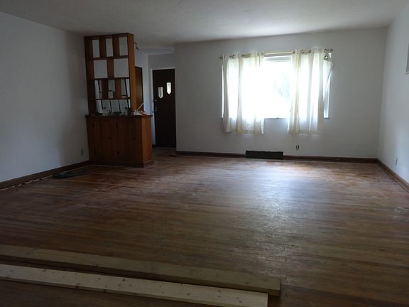 HUGE LIVING ROOM