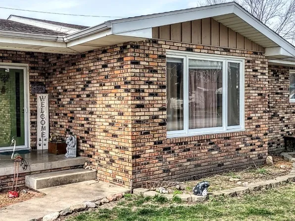 25 Elm Dr, Bethany, IL 61914