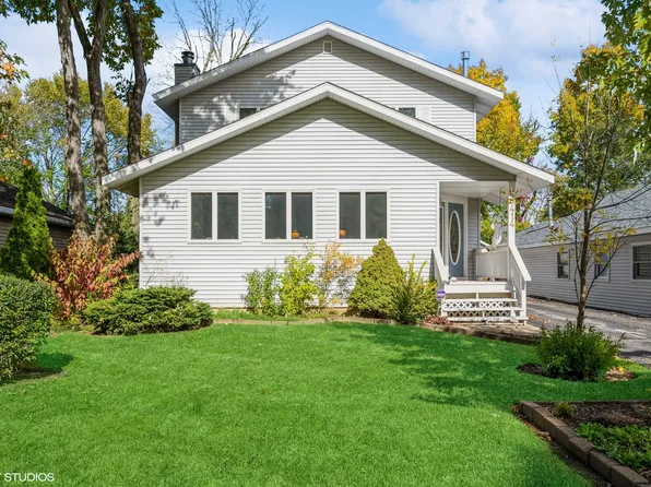 26414 W Grapevine Ave, Antioch, IL 60002