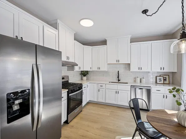 321 Silverberry Ct, Cary, NC 27513