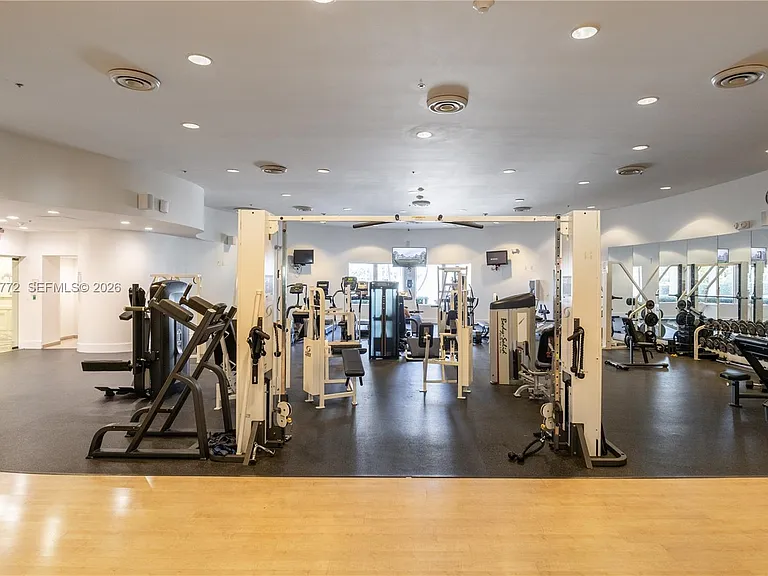 5600 Collins Ave #14R — Photo 25