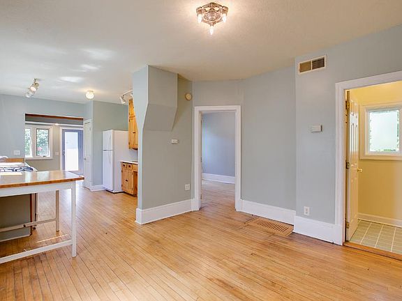 3rd image of 168 Charles Ave
