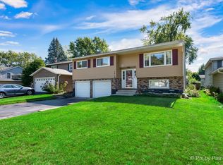 1416 Coolidge Ave, Wheaton, IL 60189