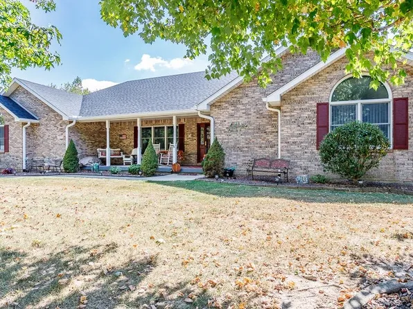 717 Idlewood Dr, Connersville, IN 47331