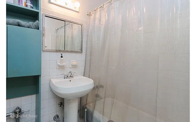 Sold by Douglas Elliman | media 14