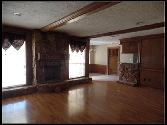 3rd image of 518 N Pecan Dr