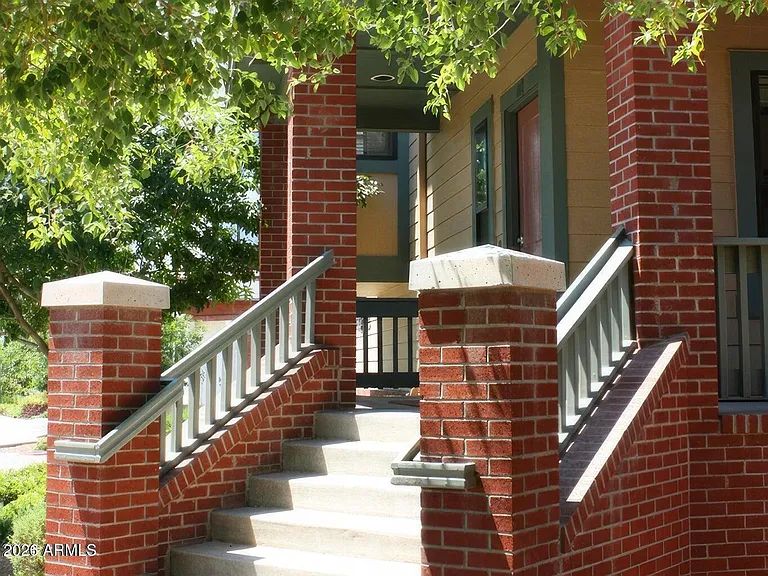 772 S Beck Ave — Photo 3