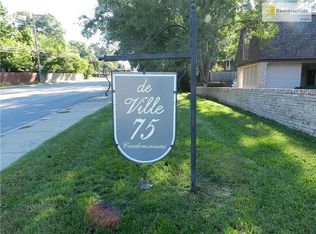 5105 W 75th St #8, Prairie Village, KS 66208