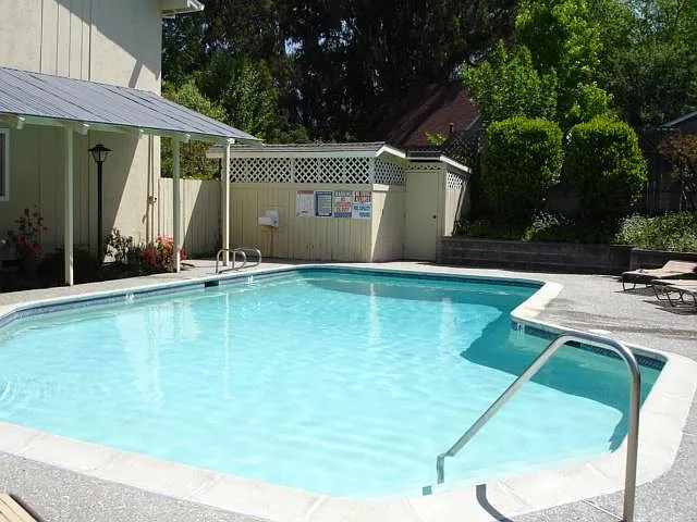 2 bed, 1.5 bath, 1120 sqft, $2,300 — Photo 4