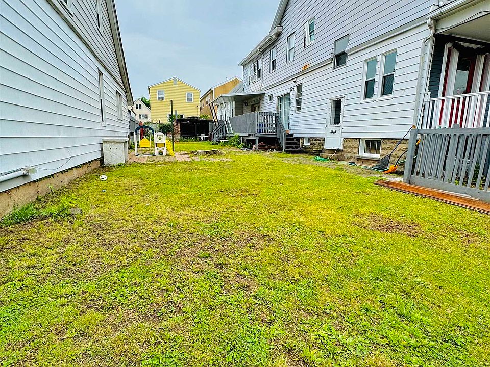 1st image of 129 W 44th St