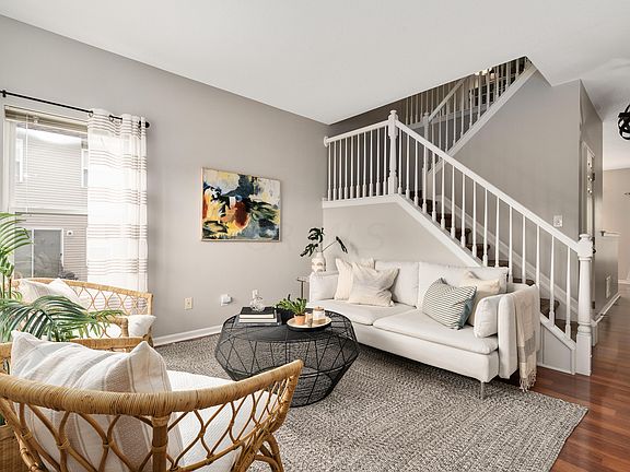 4th image of 1181 Grove Dr #401