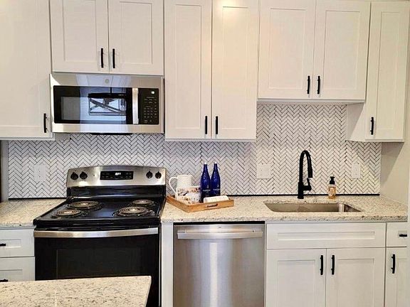 5th image of 2102 Quail St #1