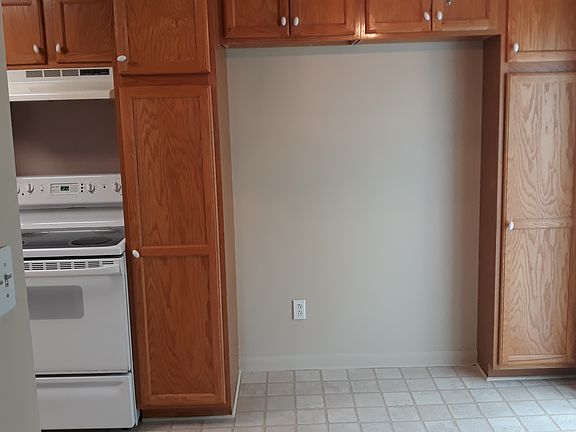 4th image of 3744 Lakepointe Dr