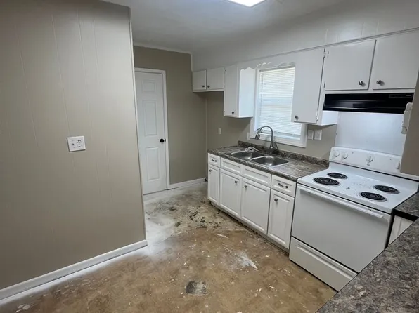 655 Beach Rd, Baxley, GA 31513