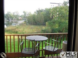 4910 Harbor Point Dr #3-1, Waterford, MI 48329