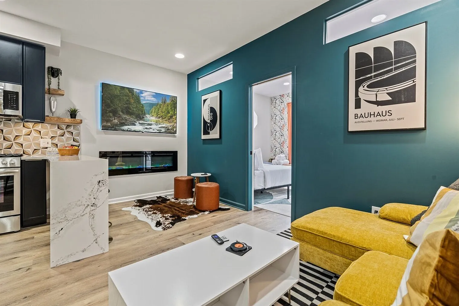 3 bed, 1.0 bath, $7,102 — Photo 3