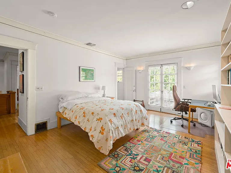 801 N Rodeo Dr — Photo 32