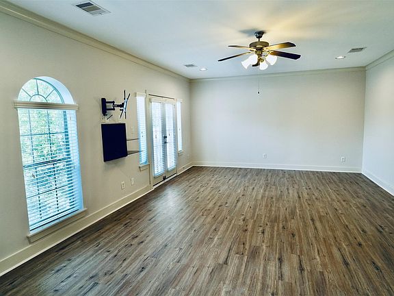 4th image of 4020 Childress St #C