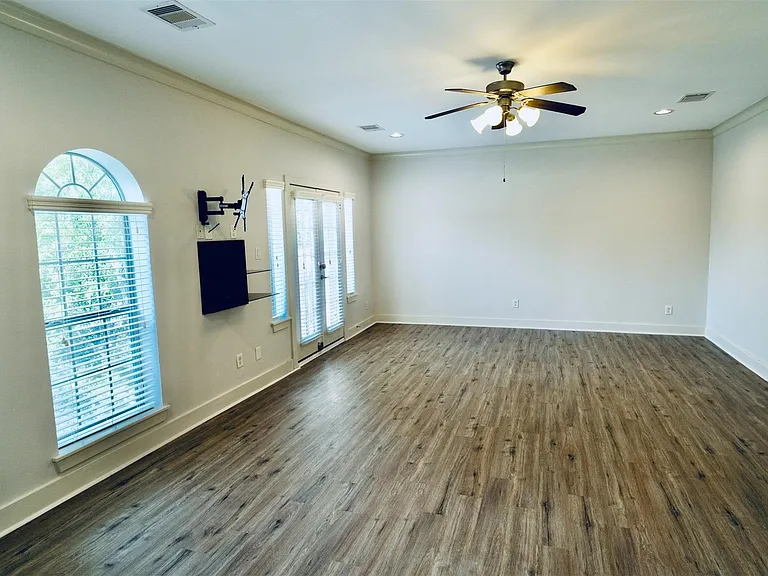 4020 Childress St #C — Photo 4