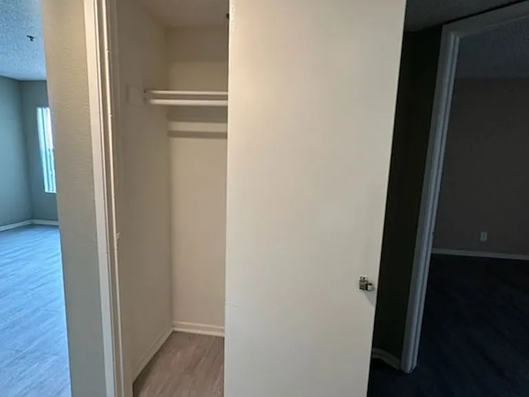 Russell Court Apartments — Photo 18