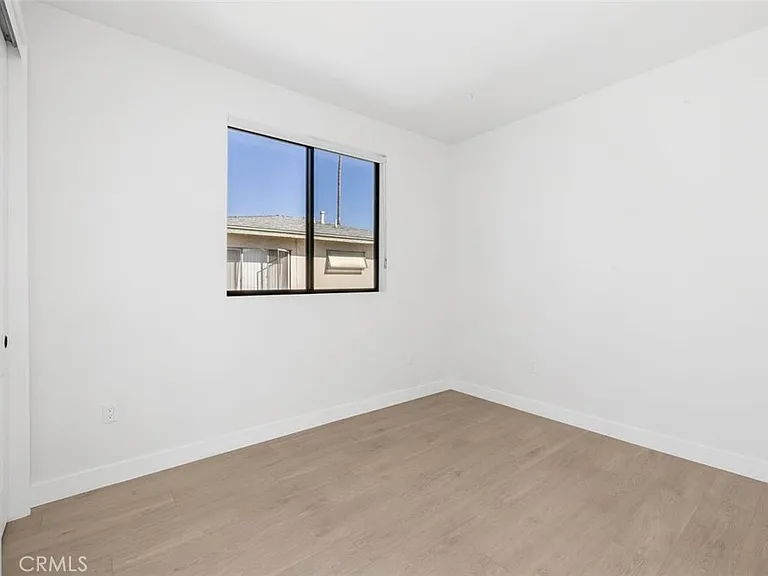 5061 1/2 Cartwright — Photo 10