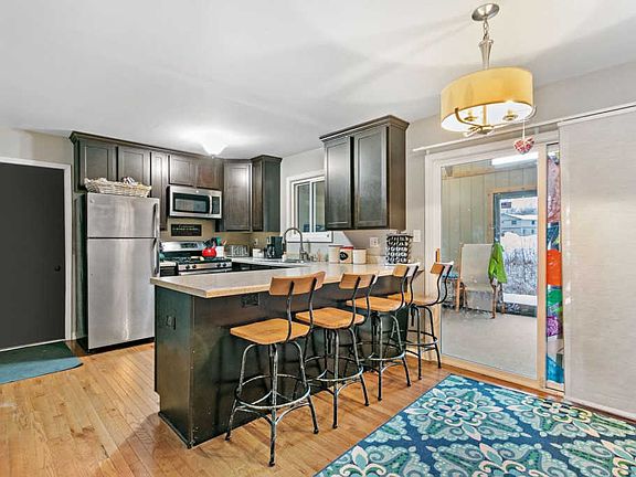 5th image of 610 Silbury Ct