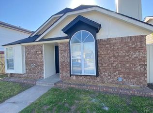 2139 Goodrich Dr, Moore, OK 73170