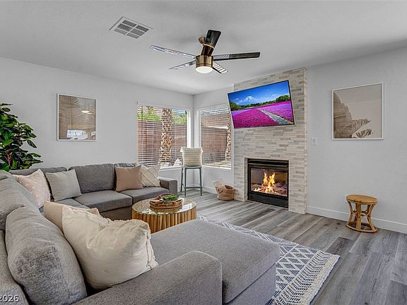 4th image of 818 Holly Sprig Ct