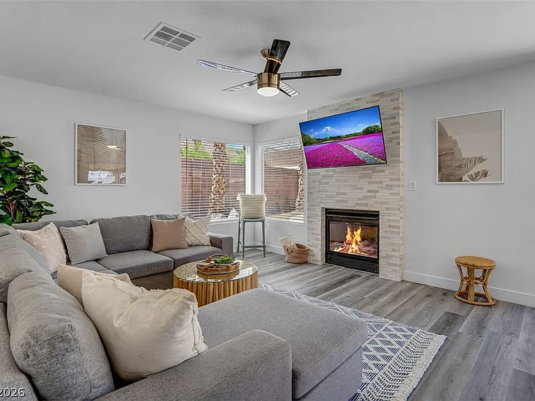 818 Holly Sprig Ct — Photo 4