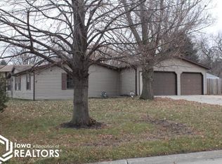 775 2nd St NW, Britt, IA 50423