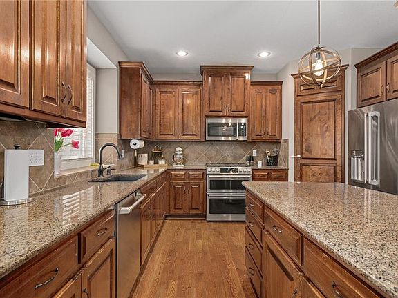 4th image of 16394 W 171st Ter