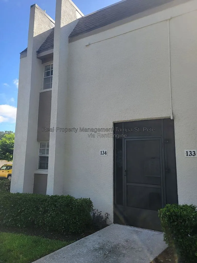 2 bed, 2.0 bath, 1068 sqft, $1,595 — Photo 2